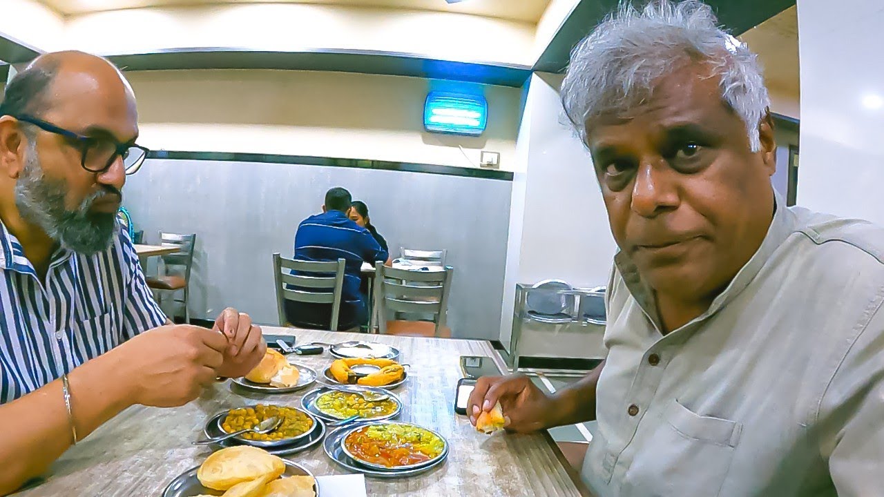 BEST BREAKFAST AT TRADITIONAL 102 YEAR OLD CAFE BHONSLE IN GOA😍🔥Ep.4 #goadiaries #goanfood #goa