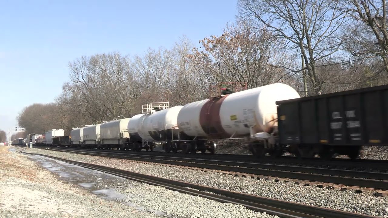 NORFOLK SOUTHERN GE ET44AC Tier 4 Southbound Mix Freight