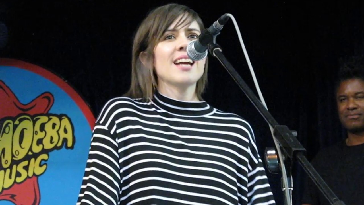 2/5 Tegan & Sara - Forgetting Words + Encircle Me (The Con) @ Amoeba Music, Hollywood, CA 10/19/17