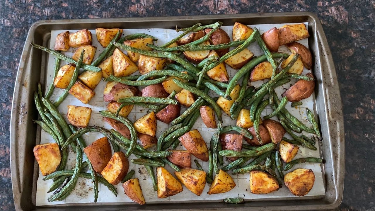 Жареный картофель и зеленая фасоль
