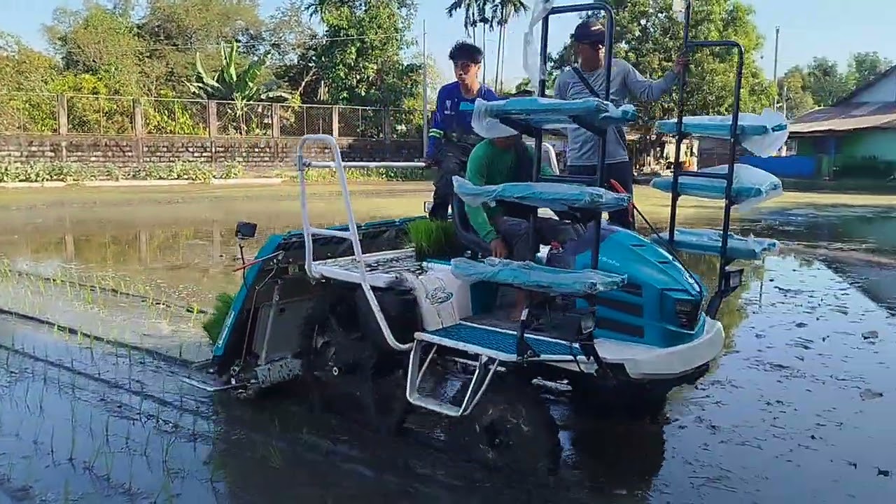 Kubota SPV ride on ricplanter field demo 