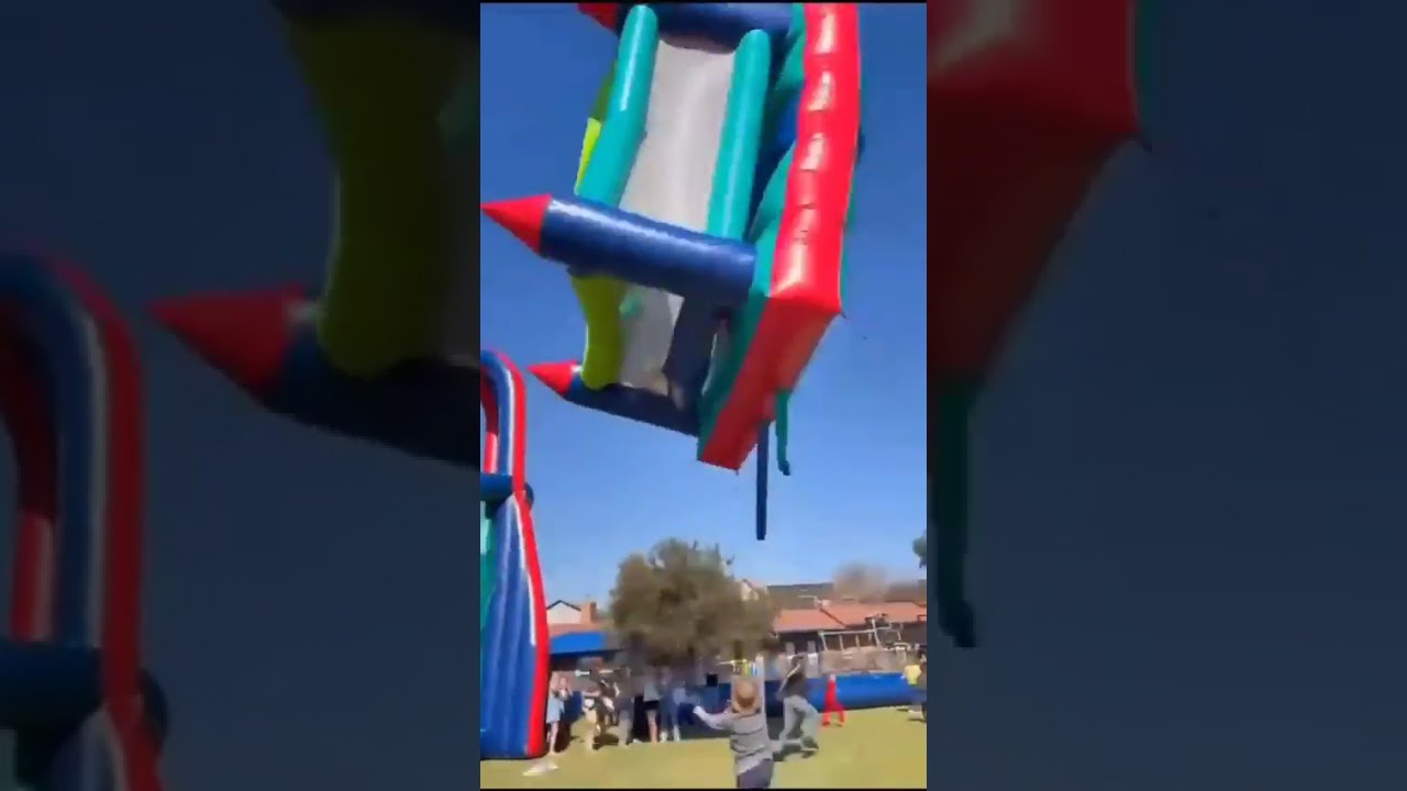 🇿🇦 | LO &Uacute;LTIMO: Un castillo inflable sale volando con varios ni&ntilde;os en el interior