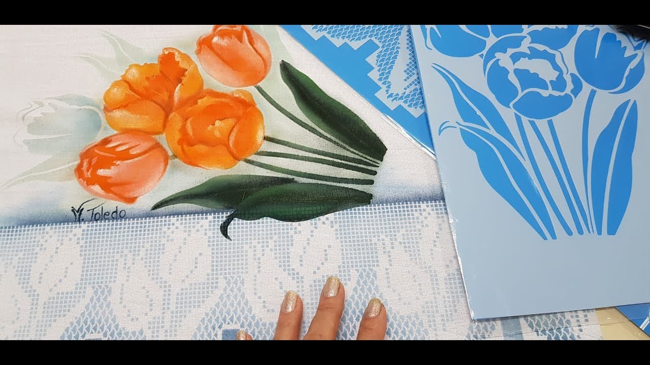 Pintura com stencil TULIPAS e barrado