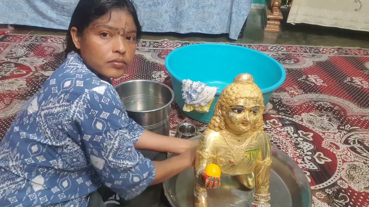 लड्डू गोपाल स्नान सेवा रूटीन तो कौन से चंदन लगाती हो अपने कान्हा जी को कितने चमकते हैं#radhekrishna@
