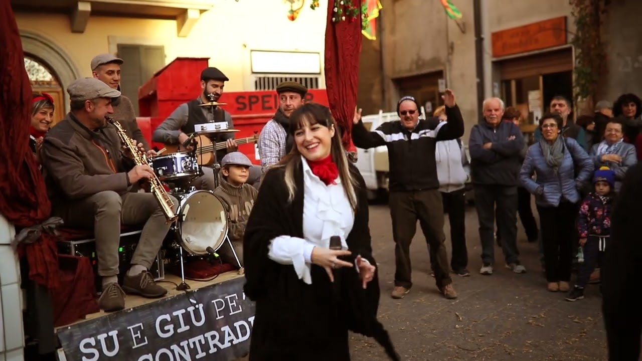 Trailer ITINERANTE: Leggera Electric Folk Band in Street Band version