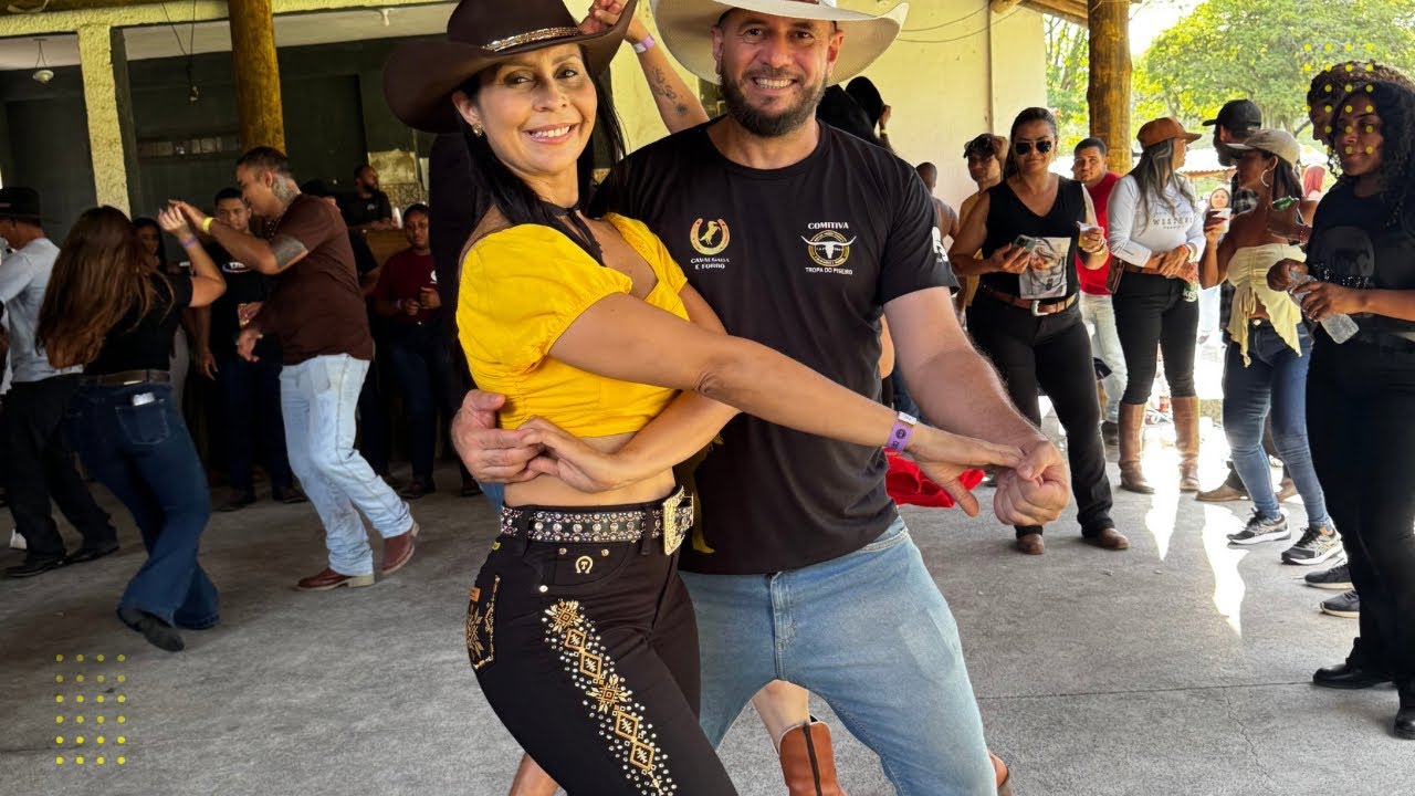 REI DO PISEIRO E SEU PAR ARROCHANDO O NÔ NESSE FORRÓ DO RODRIGO SILVA