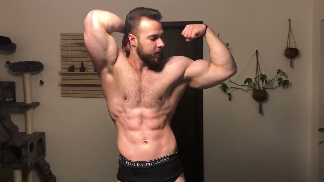 Flex biceps