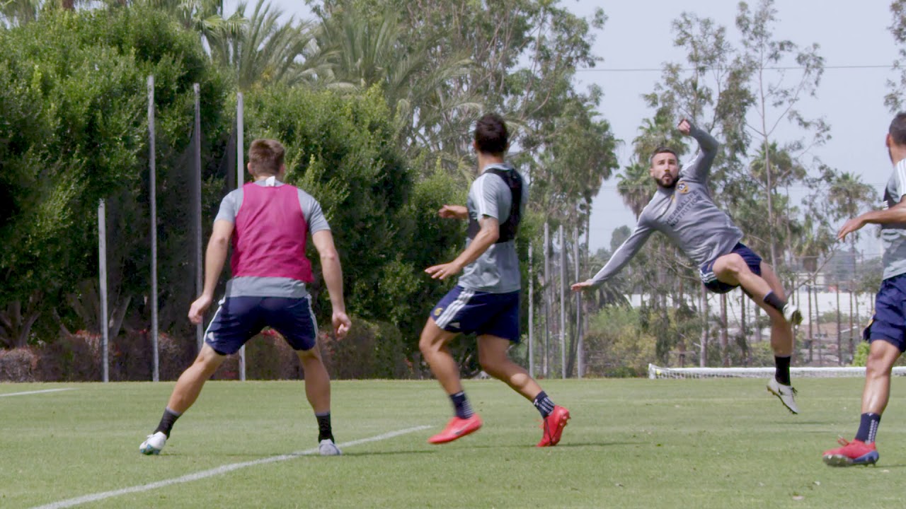 MUST WATCH: Romain Alessandrini hits INCREDIBLE scissor kick during LA Galaxy training