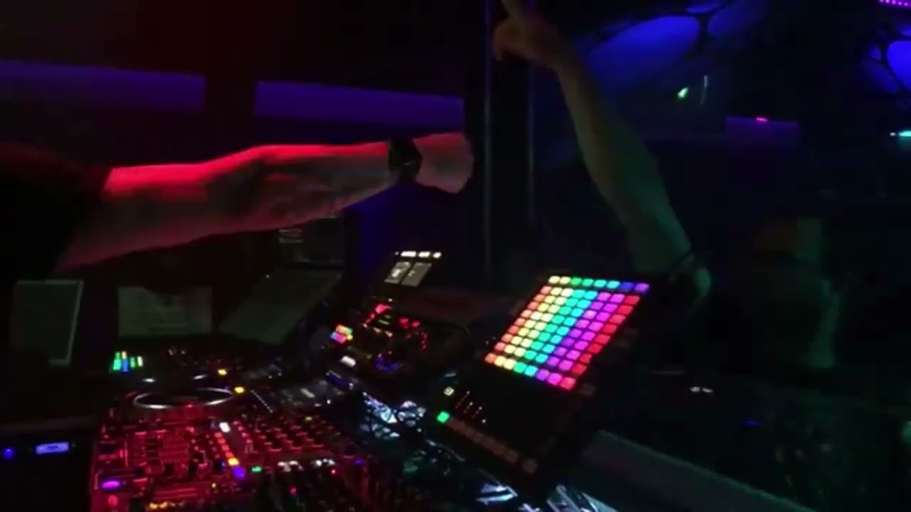 TECHNO MIX 2022 - RONNY VERGARA LIVE - MYTHIC CLUB - 2022/10/08 - W/ JULIET FOX