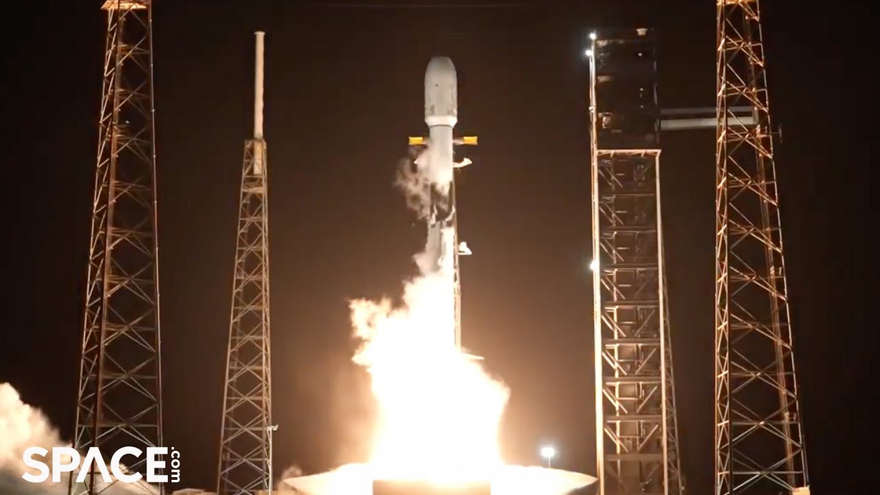 Blastoff! SpaceX launches Starlink batch on booster's record-breaking 33rd flight, nails landing