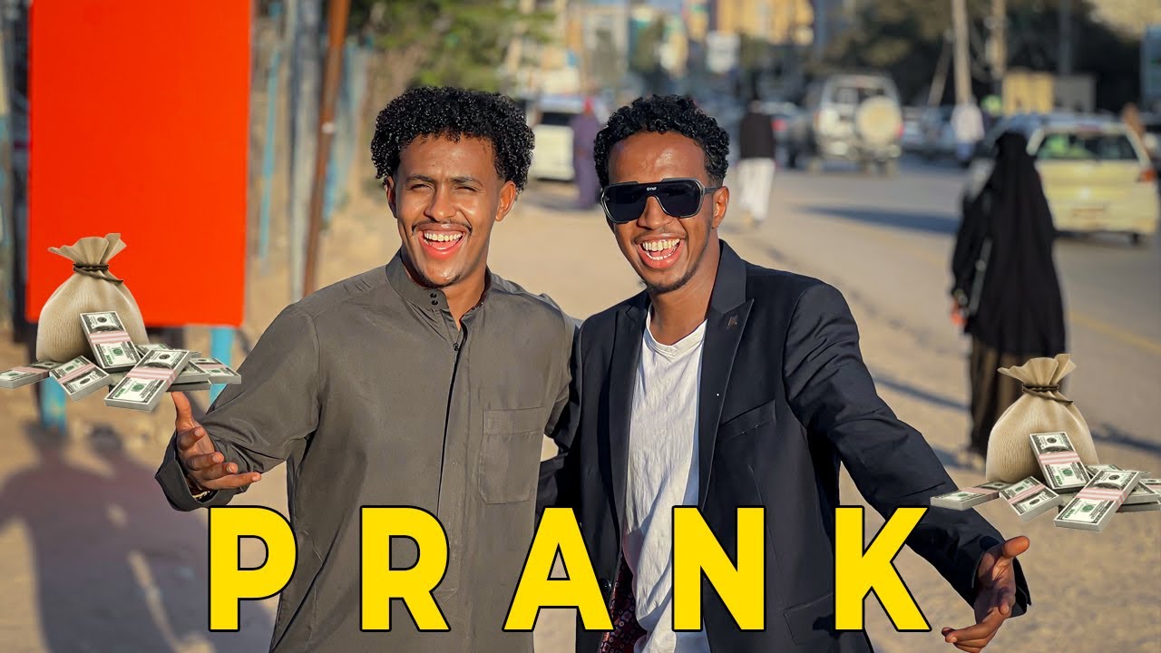 Prank Dadka an waydiisanayo lacag anigo xiran Dhar qaali ah