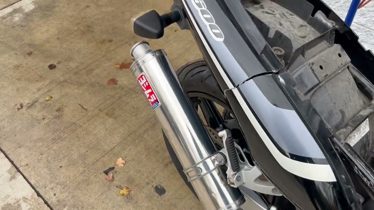 2006 Suzuki GSX600F Katana Mechanics Special - Start Up/Throttle Revs