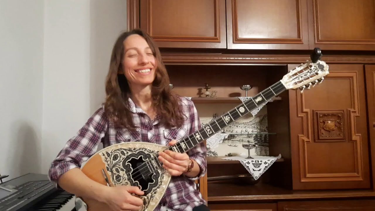 Σήκω χόρεψε συρτάκι - Siko horepse sirtaki. Konstantina - bouzouki lessons