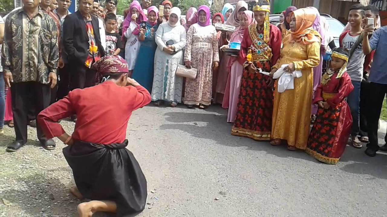 Angngaru' oleh sanggar seni PABURITTA