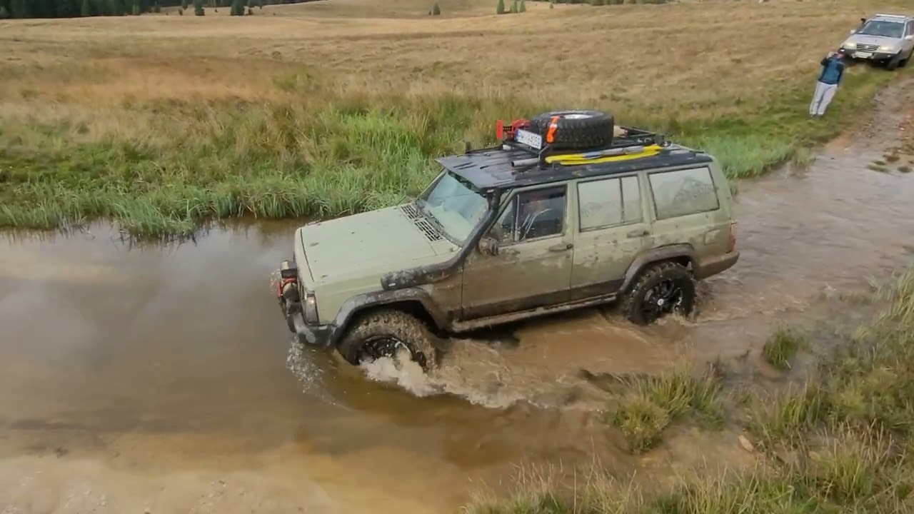 Turystyczny offroad- Jesienny Maramuresz, Rumunia 2022 Suzuki Grand Vitara, JEEP XJ, ISUZU D-MAX