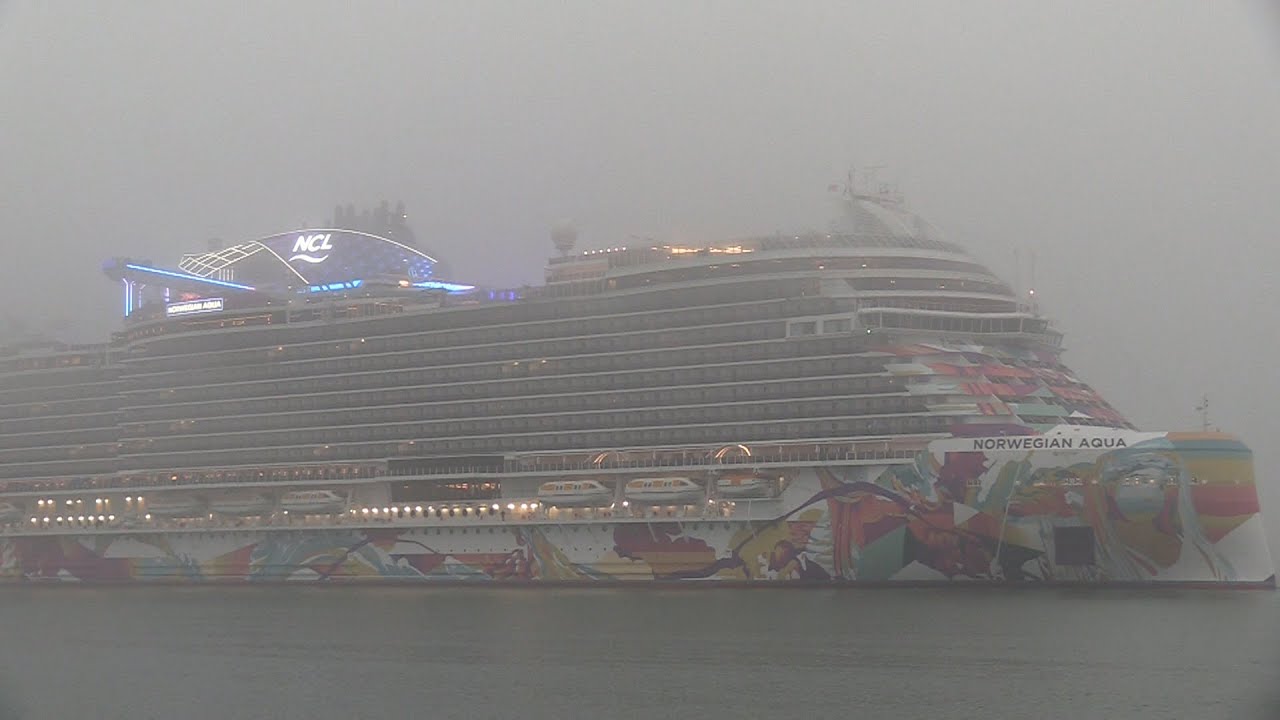 NCL NORWEGIAN AQUA MAIDEN ARRIVAL FOGGY SOUTHAMPTON 25/03/25