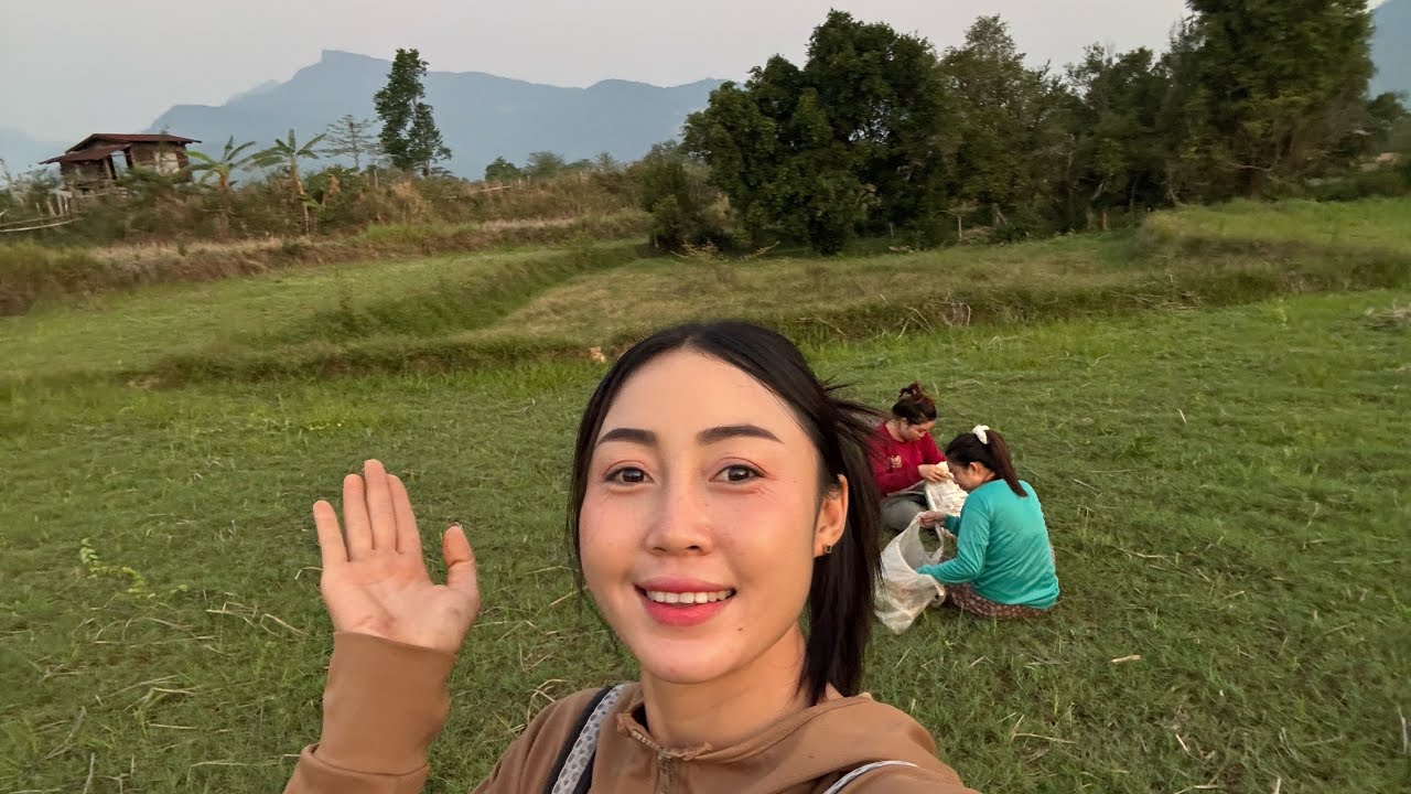 27 มีนาคม 2569สาวลาว🇱🇦พาไต้แมง ยุคนี้ต้องพึ่งพาตัวเองหากินอาหารตามธรรมชาติ ￼