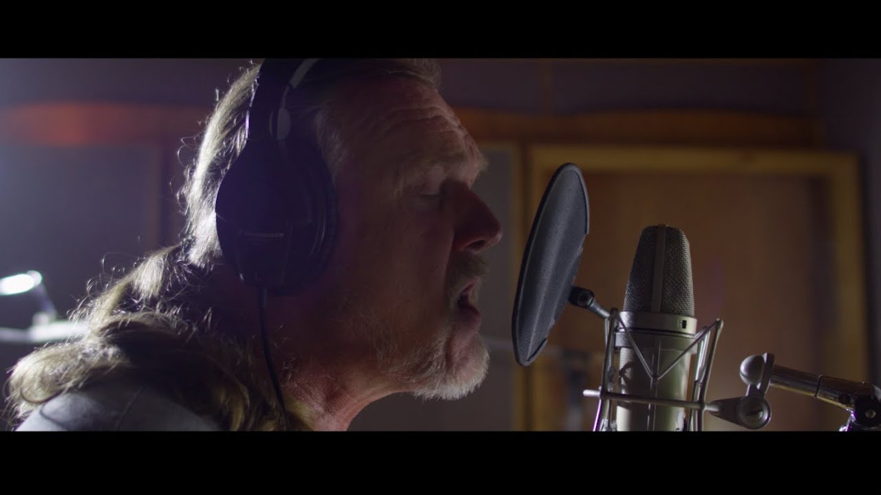 Trace Adkins - I'll Be Home For Christmas feat. Exile (Official Video)