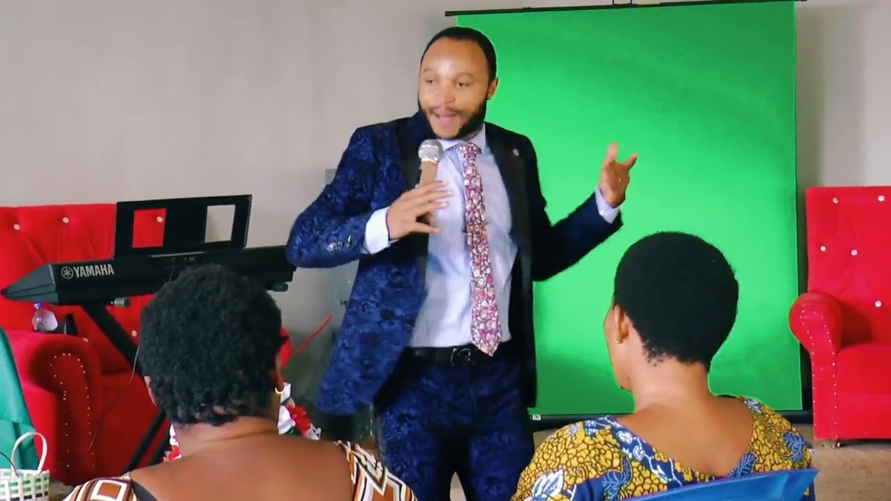 NANI ALIE TUFUNDISHA KUOMBA? JE TUNAOMBA KWA USAHIHI? AU TUNA PAYUKA? NI SAWA MUOMBA KWA KUFOKA?