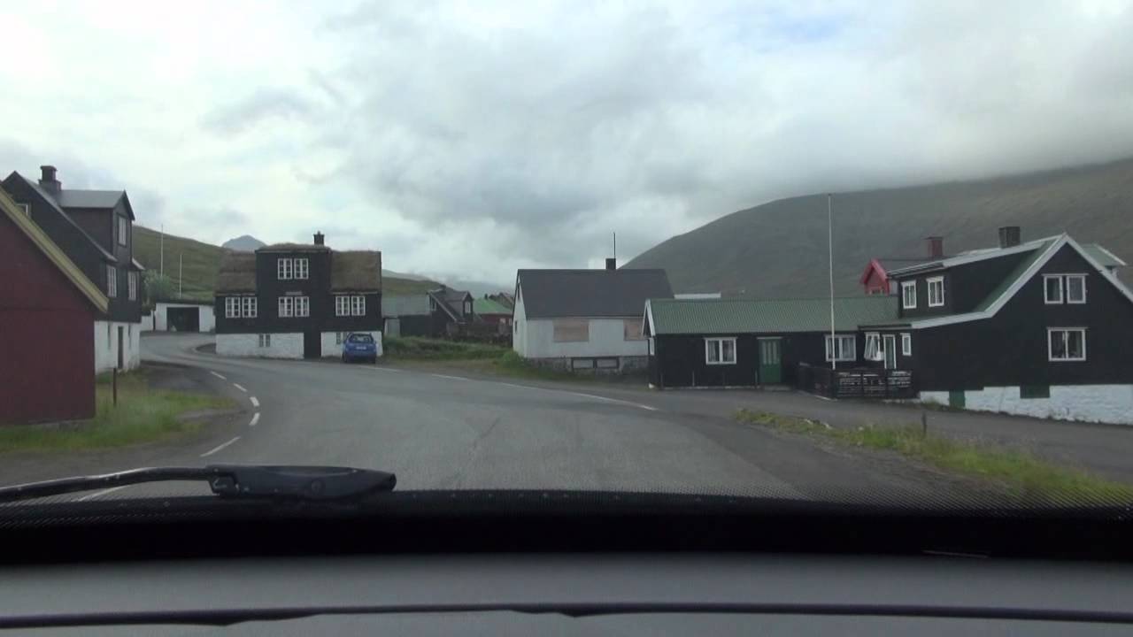 Hvalvik, Straum&oslash;y p&aring; F&aelig;r&oslash;yane