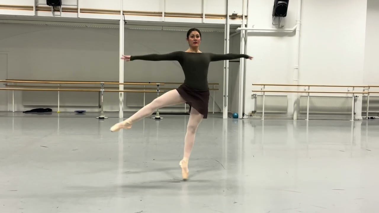 Alice Hidalgo, classical variation, class exercices and contemporary 