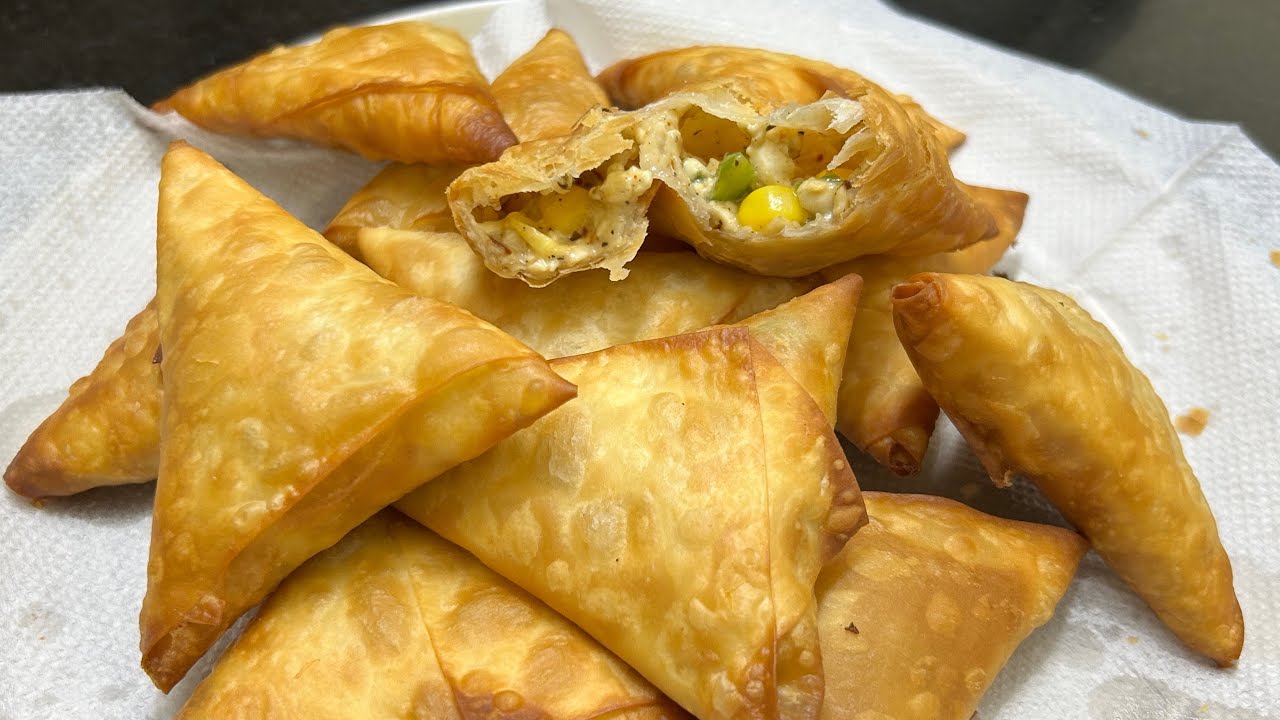 Crispy Cheese Paneer Samosa recipe by #seemcooks #samosa #cheesesamosa #vegsamosa #trendingvedio 