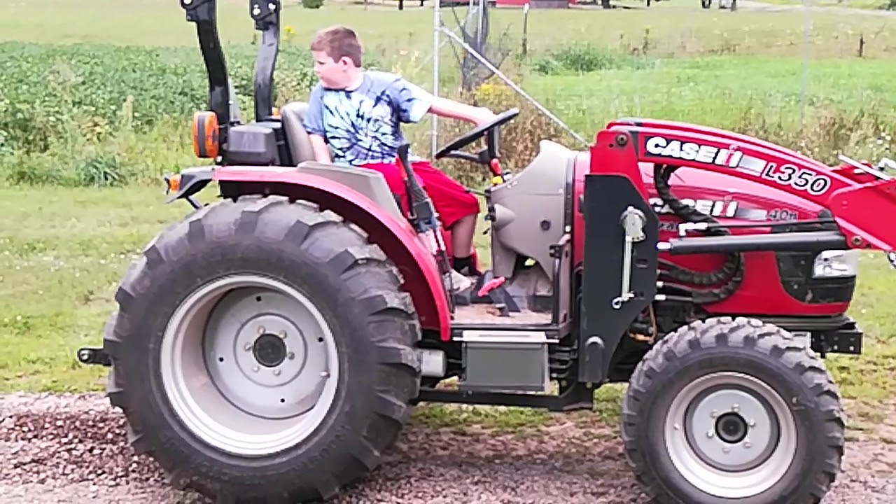 George moves gravel with the Case 40B