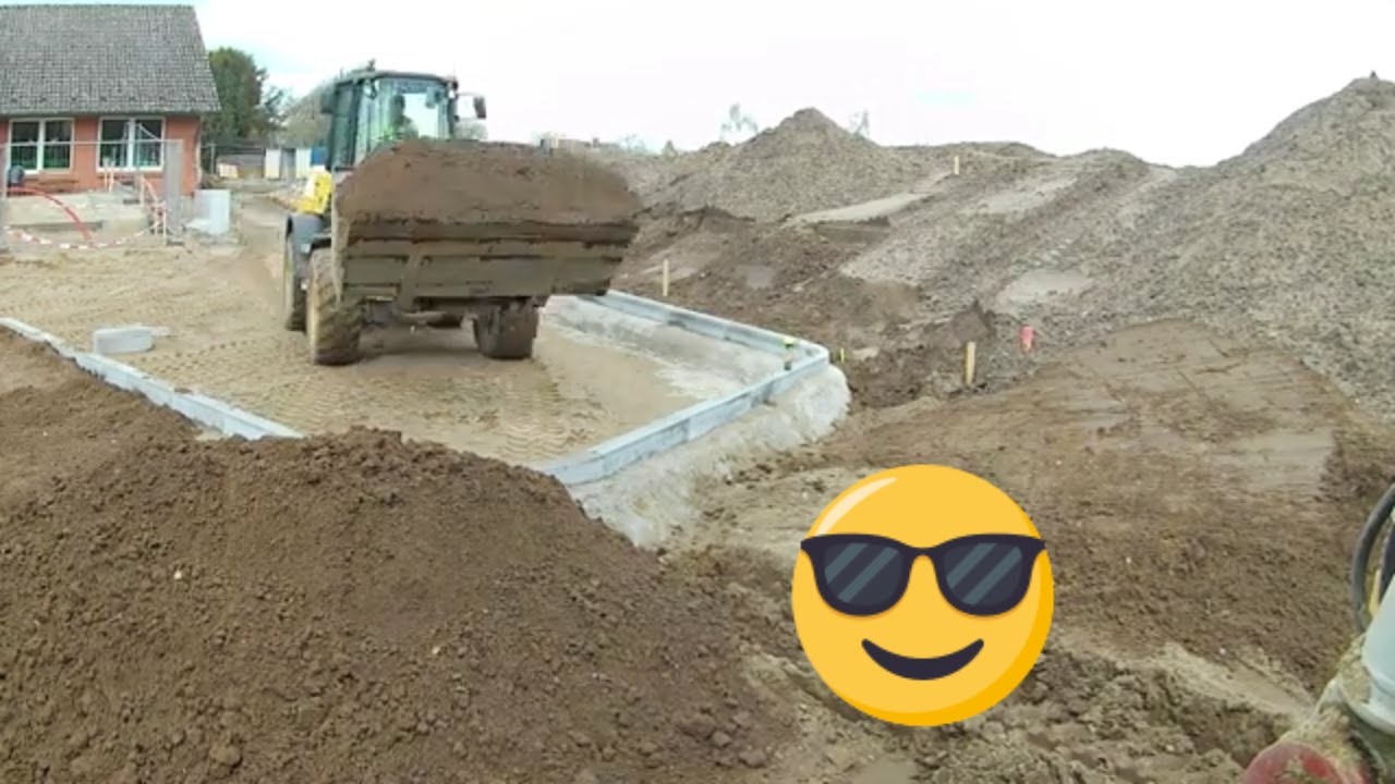 Radlader Yanmar V120 und ich, wir bewegen Mutterboden