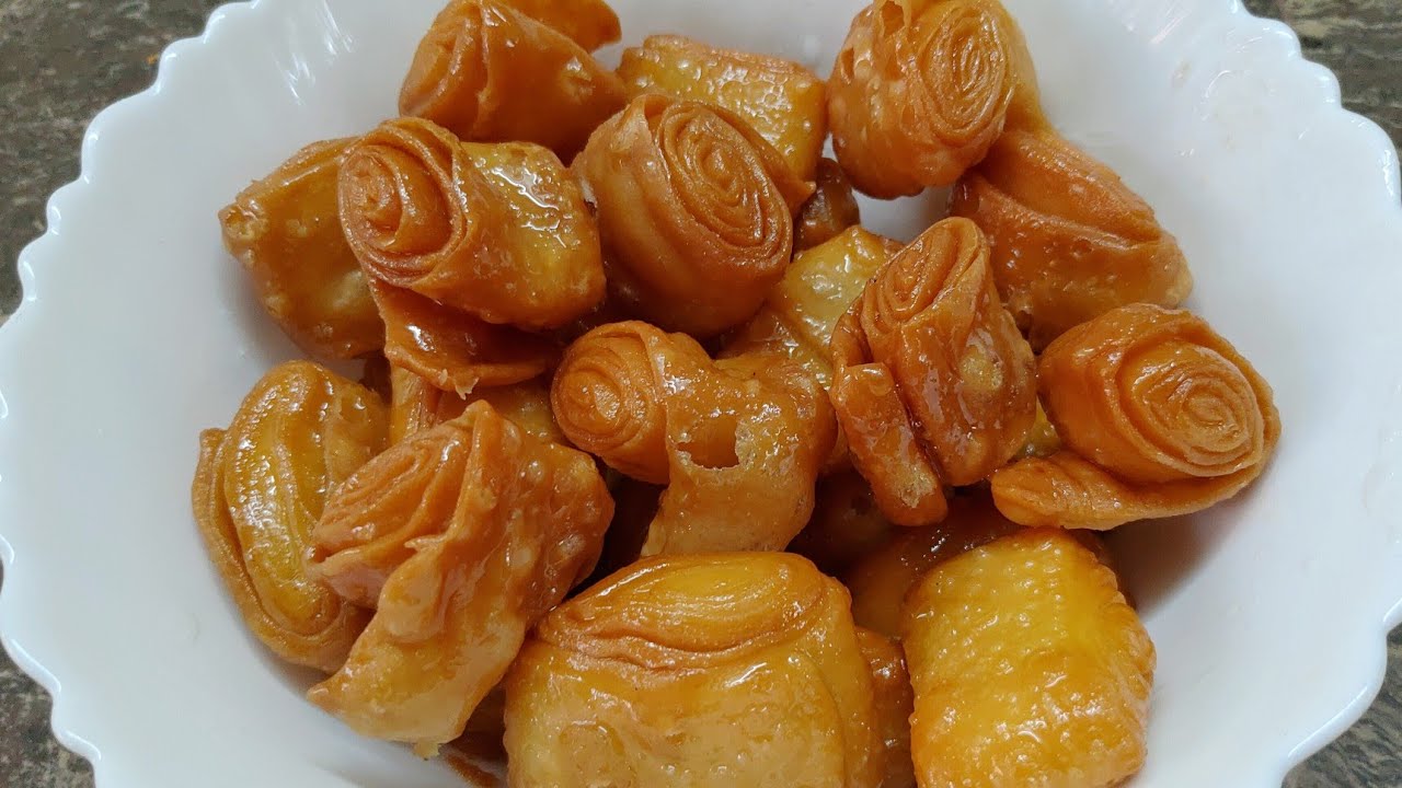 ಮೃದುವಾದ ಗರಿಗರಿಯಾದ ಖಾಜ ಸ್ವೀಟ್ ತಿನ್ನಲೇಬೇಕು | Khaja Recipe in Kannada | Khaja Sweet - Kaja Sweet recipe