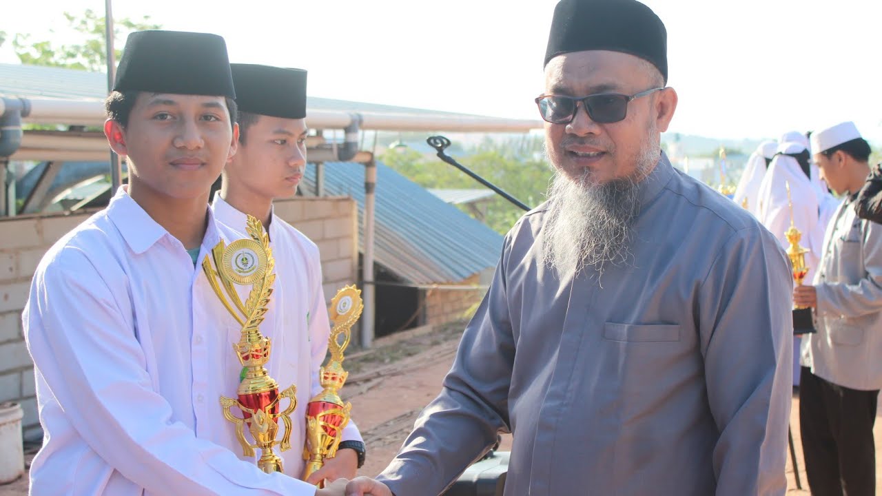 Penyerahan Piala kepada Sang Juara Santri & Santriwati PPS An-Nashar