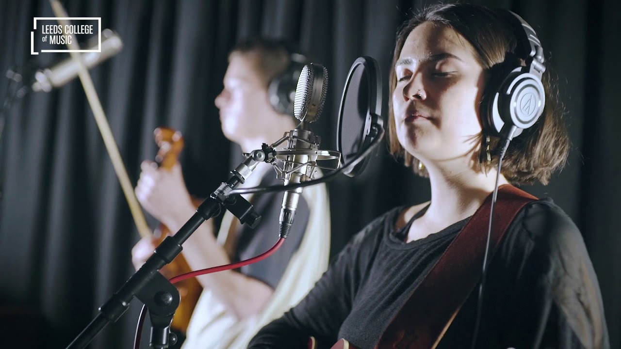Hannah Willwood - Mountains on Mars | Crosswire Sessions