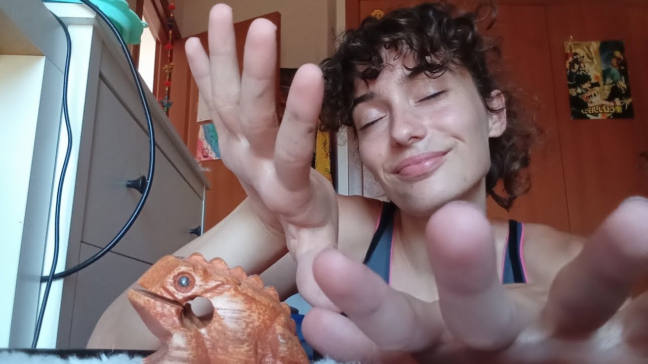ASMR| Hand movements, whispering and more 🍓🪷