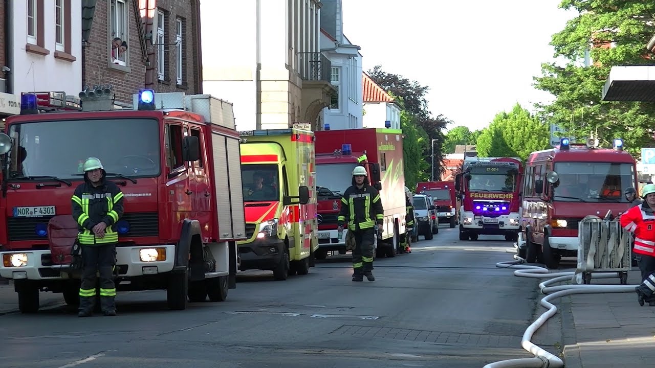 GROßBRAND IN DER INNENSTADT!  - ERSTHELFER RENNT IN BRENNENDES GEBÄUDE UM MENSCHEN ZU RETTEN