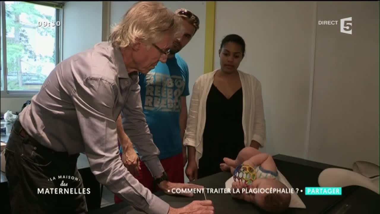Comment traiter la plagiocéphalie ? - Reportage - La Maison des Maternelles - France 5