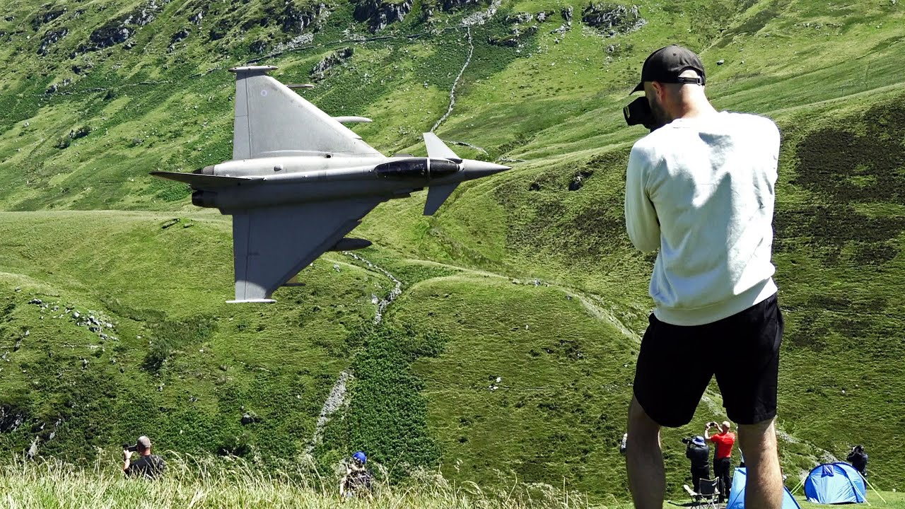 🇬🇧 Epic RAF Typhoon 3-Ship Rip Through Welsh Canyon - Mach Loop Wales 2025