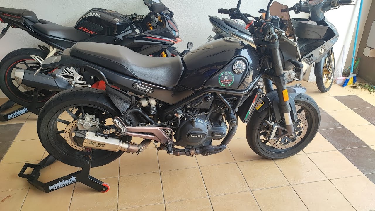 Benelli Leoncino 500 + Akrapovic exhaust