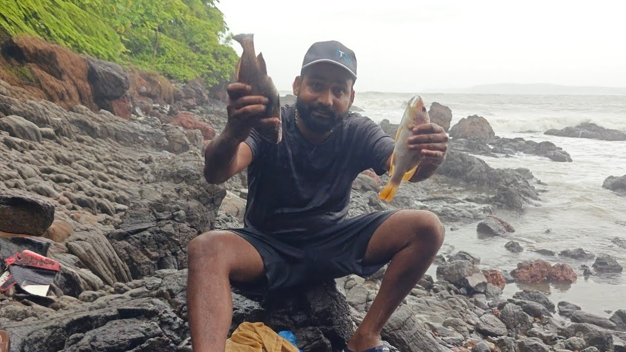 खवळलेल्या समुद्रात मासेमारी , खूप दिवसांनी गेलो समुद्रावर |  fishing in kokan @TejaGurav 