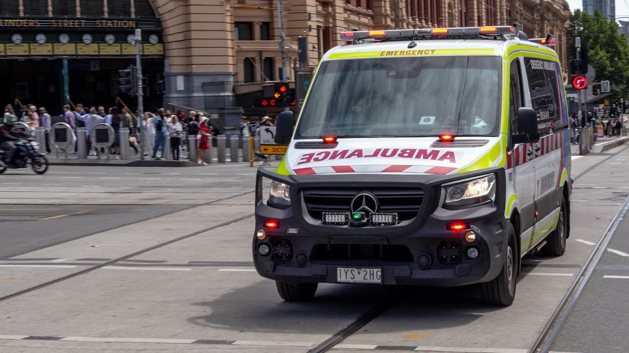 ⁴ᴷ Car Fails to Give Way! Near Miss with Ambulance Victoria Responding in the CBD