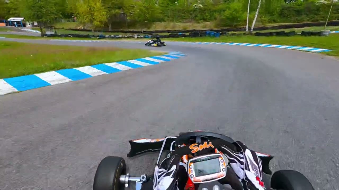 Sodi Rotax Max Evo mit Mojo D5 vs. Rotax DD2 mit Maxxis Rennkart Race Kart Fun Karting Kartbahn