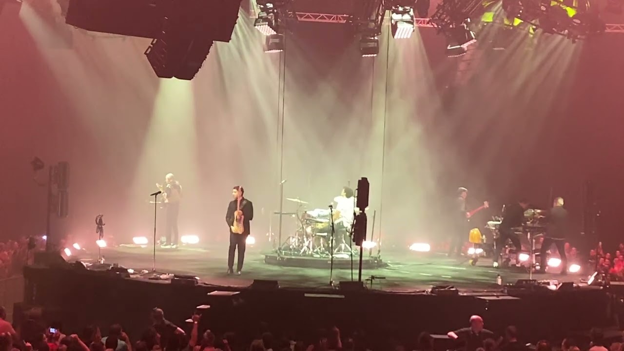 @louiseattaqueofficiel - Nous, on veut vivre nous