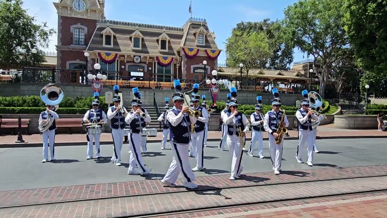Disneyland Band at Main Street, U.S.A#disney #disneylandband,#disneylandentertainment