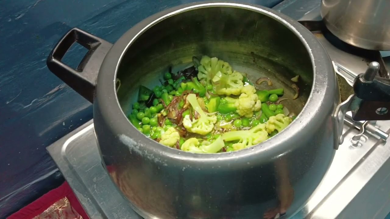Vegetable mix veg pulao #pulao #vegbiryani #@Khushi-kitchen-11 #viral #public 