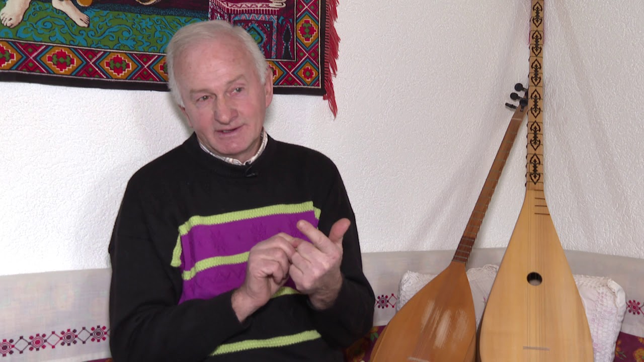 Tuzlak Sead Bošnjić izrađuje sazove i druge predmete od drveta