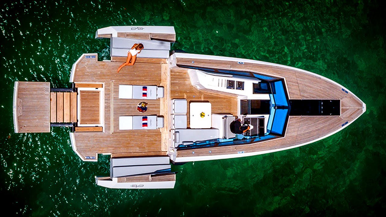EVO R4: Amazing Transformer Italian Yacht Adapts to Your Needs!