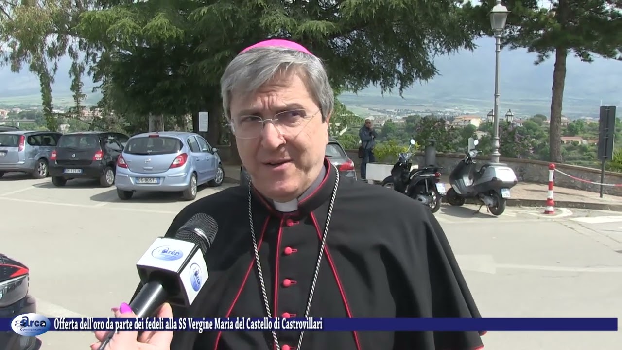 Offerta dell'oro da parte dei fedeli alla SS Vergine Maria del Castello di Castrovillari 30 aprile 2