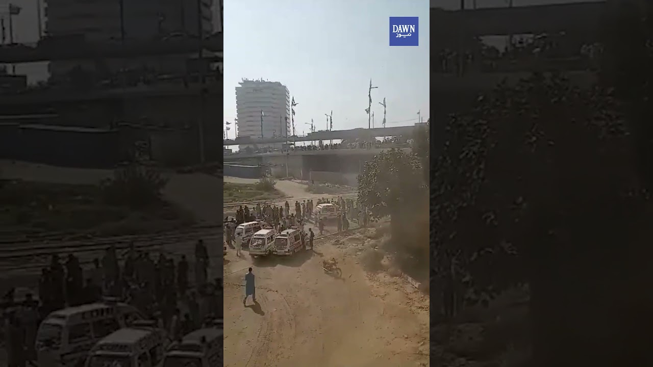Visuals of Bus Accident on Karachi's Netty Jetty Bridge | Dawn News #shorts