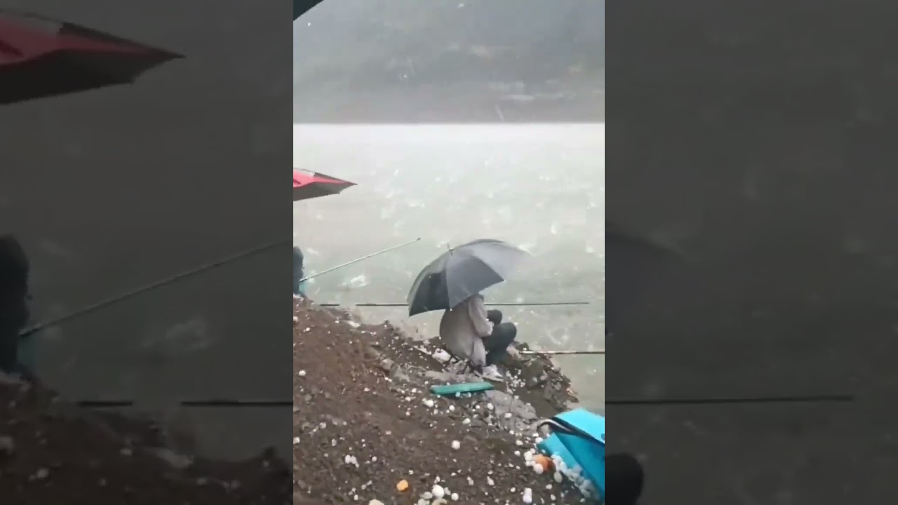 Strong #hailstorm fell in #Bijie of #Guizhou #Province , #China 🇨🇳 (18.04.2024)