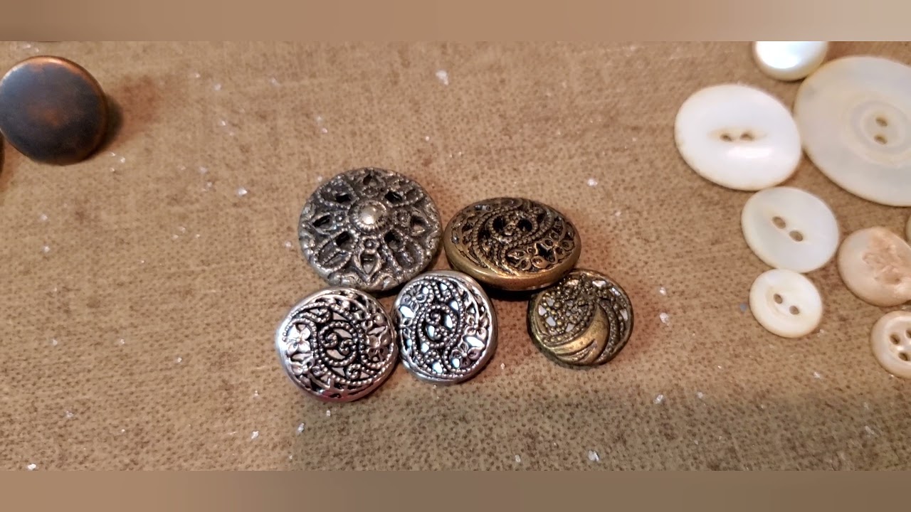 More Vintage Button Sorting -Which Ones Will I Sell on Ebay for $$?