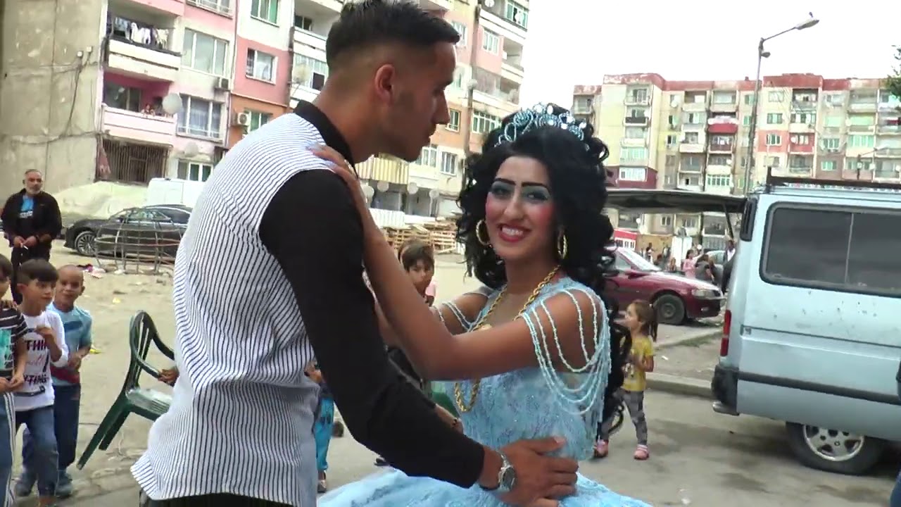 Memet ile Naciyenin Nisan Toreni