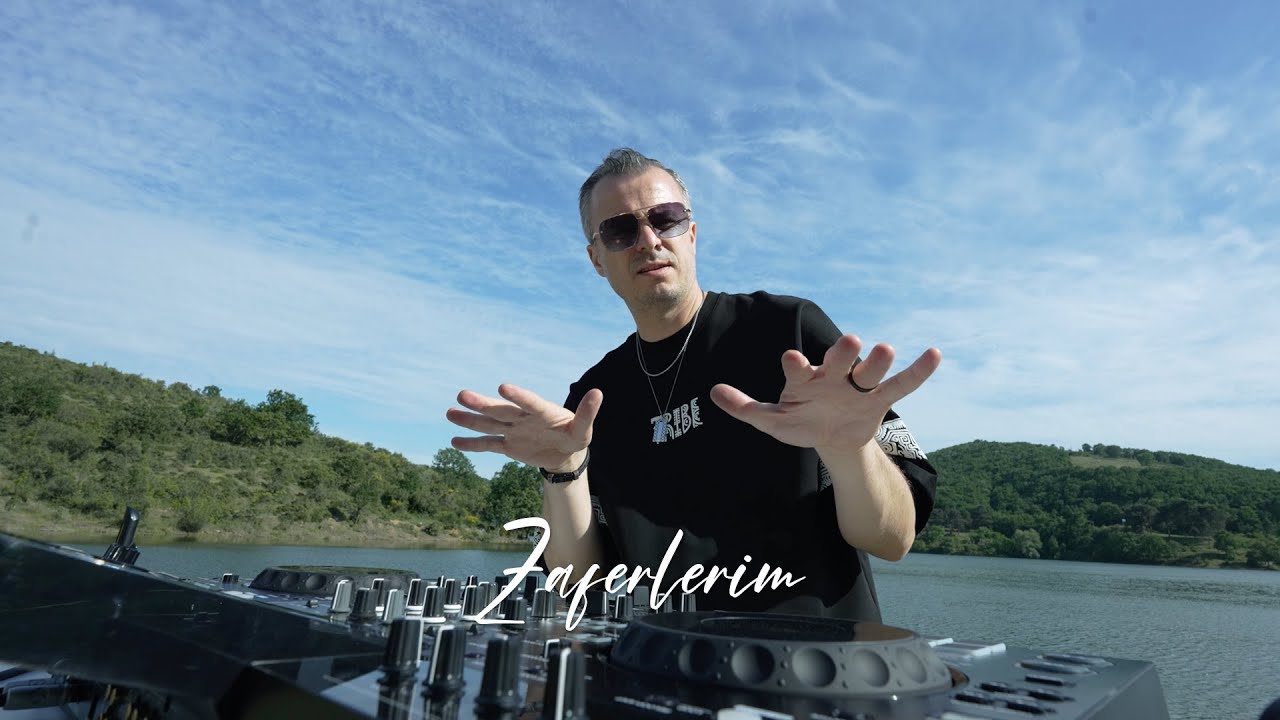 Zaferlerim - Demir Demirkan (Ulvi Acar ft. Beste Dağdelen)